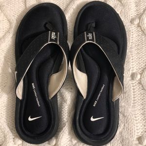 Nike comfort footbed flip-flops